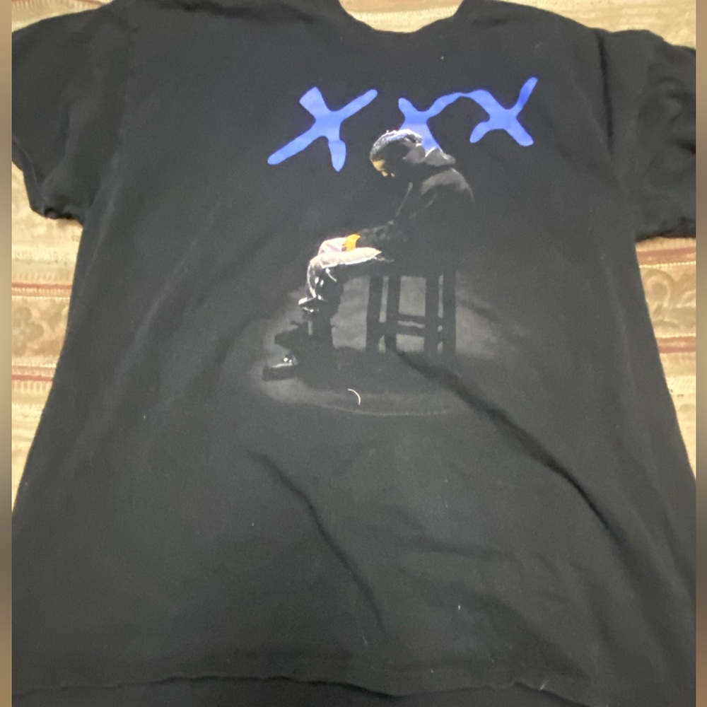 I am selling a xxxtentacion shirt